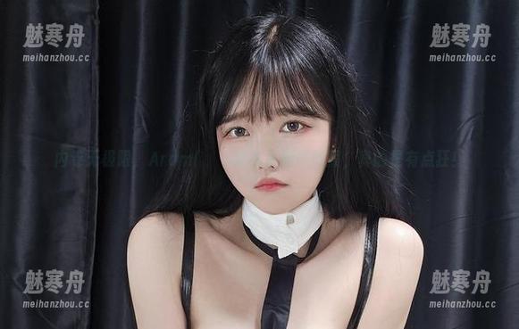 内卷无极限，Aram(아람)皮衣最新原图照，真的是有点狂！