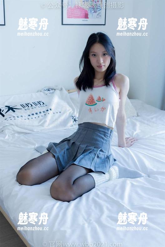 BoBoSocks袜啵啵-稚予 BoBoSocks袜啵啵 - 黑色美甲+稚予,组合成了这组让人惊艳的图片!分享我的意外发现!