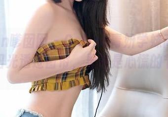 Feilin嗲囡囡 - Celina青妍学妹高清写真：阳光透过窗帘，果然是心慌的节奏啊。