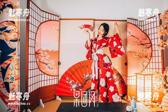 GIRLT果团网-尹意纯 GIRLT果团网 - 舌尖上的艺术:尹意纯美腿的每一帧原图,都是美的诱惑