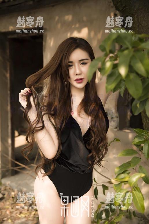 GIRLT果团网 - “龚玥菲的居家写真：光影和慵懒精致的碰撞”，随便一角就能拍出好片，我是怎么没想到的？