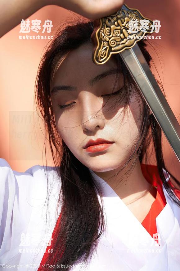 MiiTao蜜桃社-绯月樱-Cherry MiiTao蜜桃社 - 在无圣光中,绯月樱-Cherry厨娘展现原图:她的火焰比炊烟还迷人