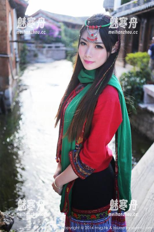MyGirl美媛馆-小海臀rena MyGirl美媛馆 - 小海臀rena与她的学妹:定制写真里的温暖与光影