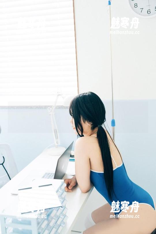 Sonson(손손)的最新作品：“夜之流浪者”，谁说我们不能在月光下发光？