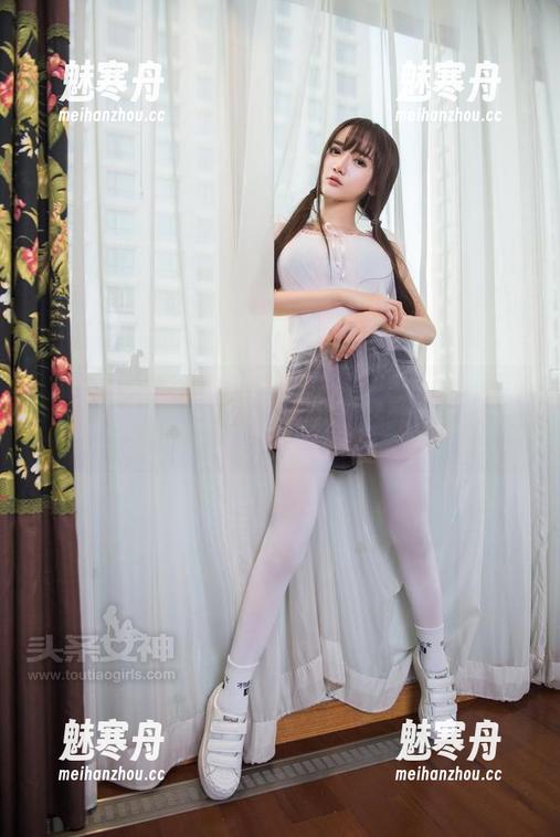 TouTiao头条女神 - 中介小姐姐幻雪儿：黑丝写真原图，别说我没提醒你们