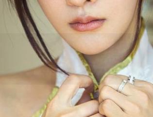 TuiGirl - 看！王馨瑶的白衬衫，简约又不简单—实在是个图包分享的好机会！