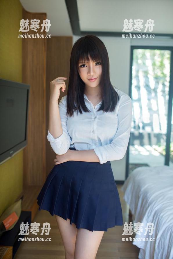 TuiGirl推女郎 - 王李丹尼与泳衣的甜蜜邂逅：高清美图带你感受夏日