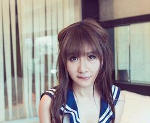 UGirls尤果网 - 信悦儿又来了！最新校服原图，瞬间觉得青春又回来了！