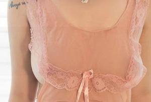UGirls尤果网 - 别错过杜小雨的白丝写真更新，画面背后的故事更耐人寻味