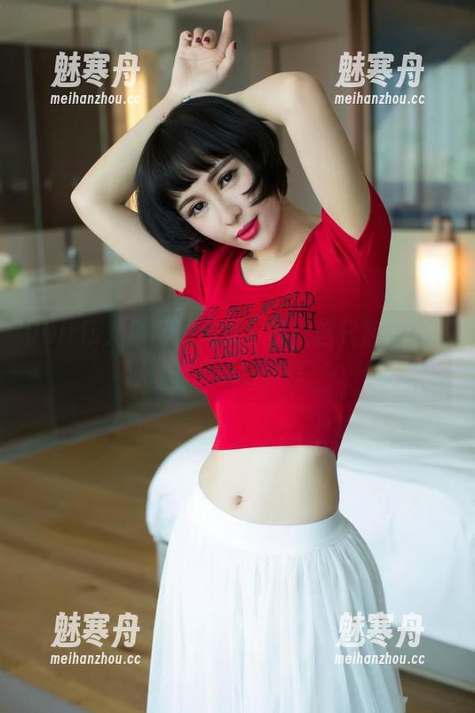 UGirls尤果网 - 修女？不，这只是游子熙的图集新诠释