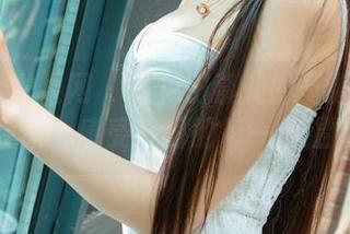 UGirls尤果网 - 遇见田慕儿的圣诞梦幻图包更新，感受节日的每一丝温暖！