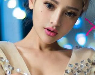 UGirls尤果网 - 在黛熙儿的高清图库里，感受比基尼的无限可能！