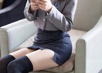 XIAOYU语画界 - 允儿Claire旗袍写真：看这照片，感觉自己都被她的韵味给电到了！