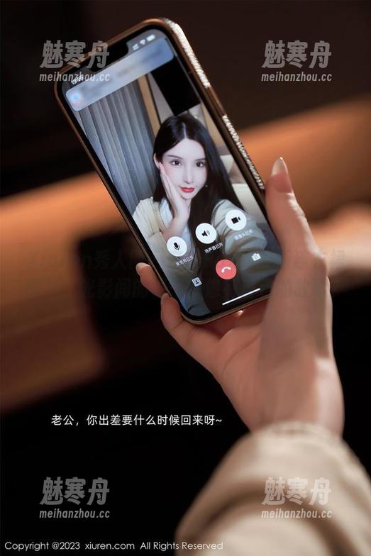 Xiuren秀人网 - 奈奈Fox的最新连衣裙图片，光影间的裙子好像有自己的故事？