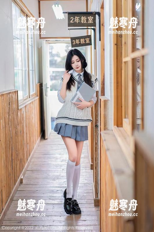 Xiuren秀人网 - 复制剧情：娜娜baby全套制服图集，快来看看她如何在校园里翻车吧！