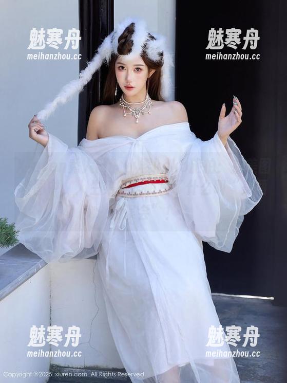 Xiuren秀人网 - 小樱koko旅拍：在美图套图中，人生第一次明白了什么叫“美丽的误会”！