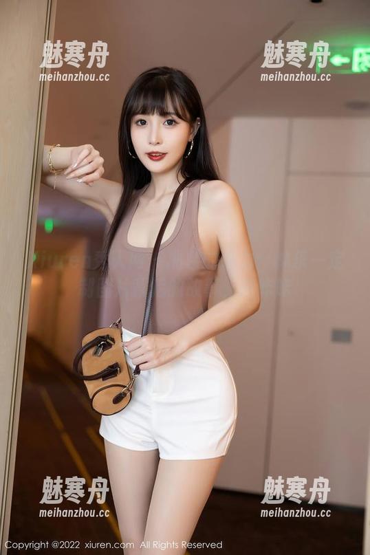 Xiuren秀人网-林乐一 Xiuren秀人网 - 黑色的魅力:林乐一定制图片背后的故事,咔咔咔