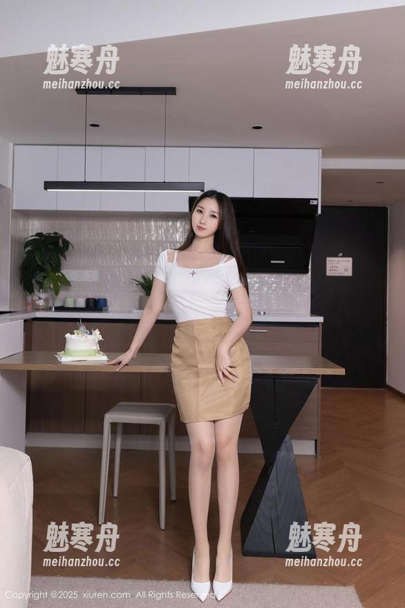 Xiuren秀人网-林乐一 Xiuren秀人网 - 林乐一夏天的窜天猴:美图和壁纸齐飞,根本停不下来!