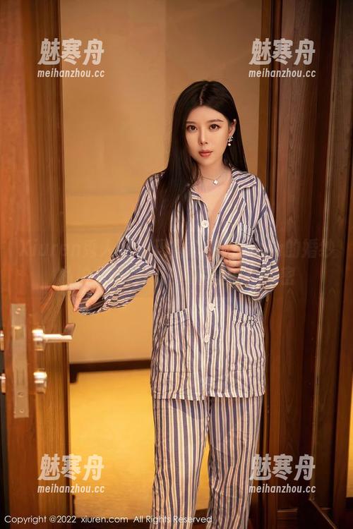 Xiuren秀人网-玛鲁娜Manuela Xiuren秀人网 - 玛鲁娜Manuela的婚纱私拍合集:藏在画面里的小秘密