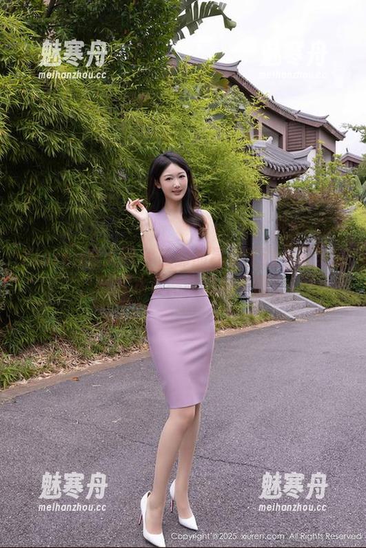 Xiuren秀人网-邹晶晶女王 Xiuren秀人网 - 当邹晶晶女王遇上无圣光:死库水套图唤醒所有感官
