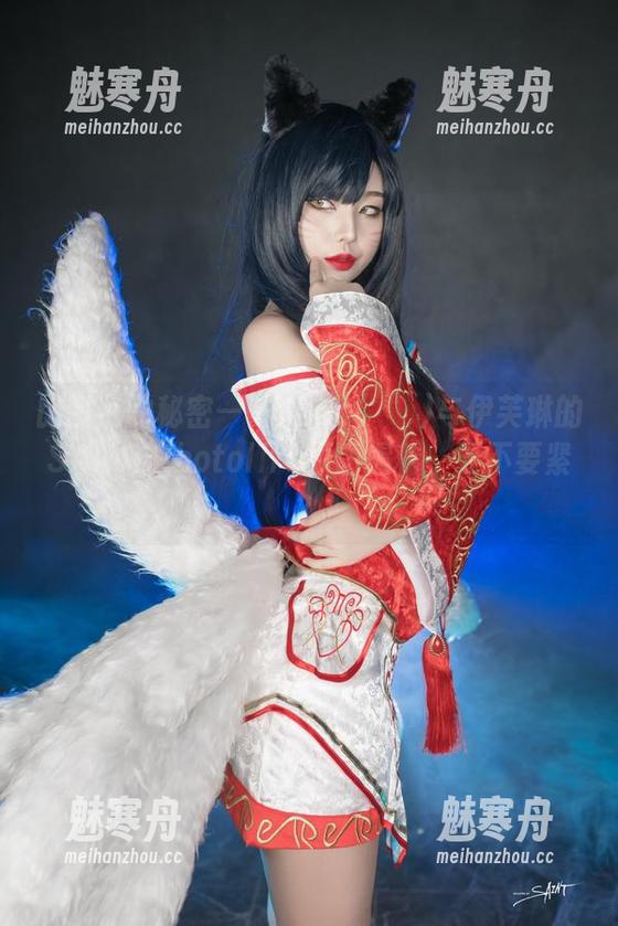 比基尼的秘密——Yuna(윤아)与伊芙琳的SAINTPhotolife原图揭秘，要不要紧？