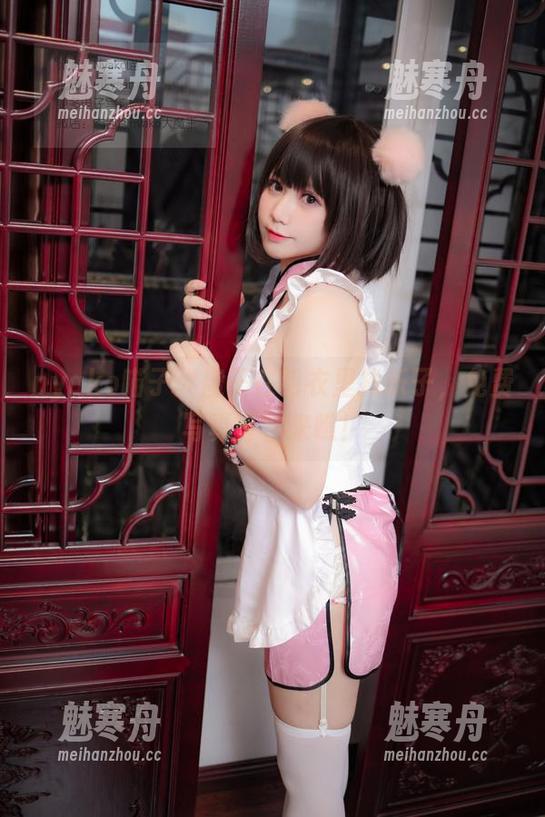 nyako喵子大魔王 nyako喵子大魔王在毛衣里找乐子,免费写真等你来瞧!