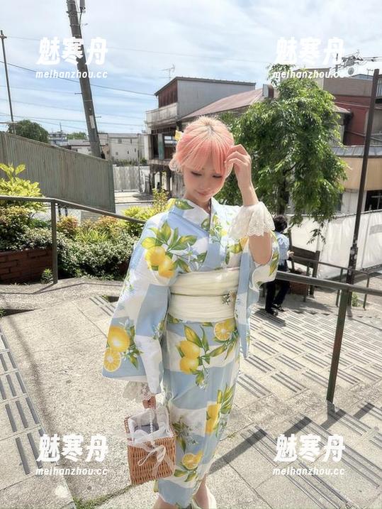 黑猫妹妹Wendy的写真，猫咪和美丽的完美邂逅！