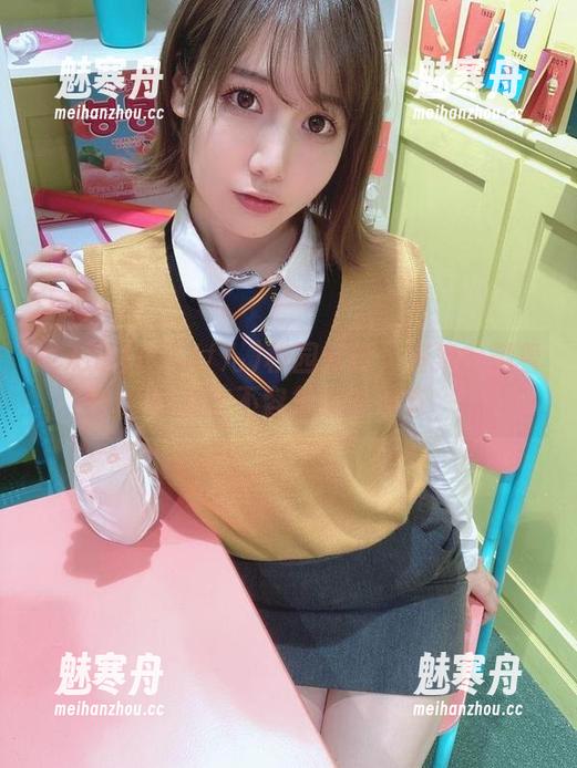けん研(けんけん)校园私拍：图集中藏着的那些不容忽视的细节