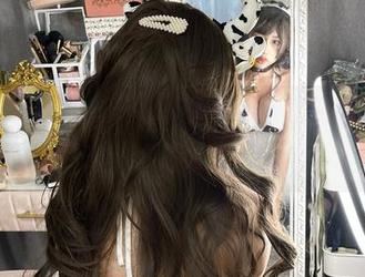 在一笑芳香沁的高清秘书写真中，发现那些不为人知的甜蜜