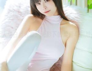 三无人型白丝合集：光影下的柔情与尴尬并存