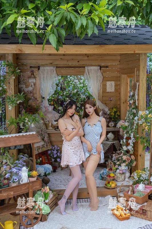 这个秋天，来一场关于云溪溪奶桃与旗袍百合的免费写真之约，给生活加点色！