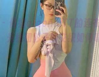 微密圈 - 俏妞qiaoniuTT的连衣裙：原图背后，光线和影子的交织如何吸引目光？