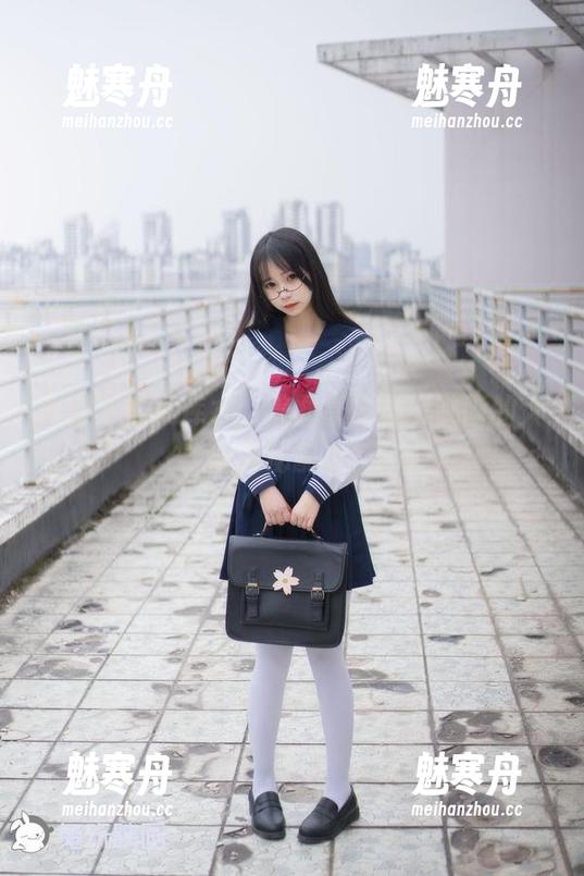 制服下的死库水，美图享受兔玩映画的大厨神秘配方！
