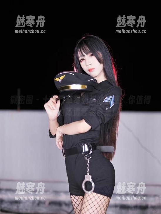 十万口草莓粥粥 微密圈 - 十万口草莓粥粥的诱惑:你值得拥有的高清套装合集!