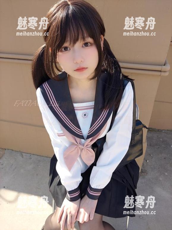豹纹睡衣搭配发条少女yoki的福利图集，光影之间的秘密你猜得到吗？