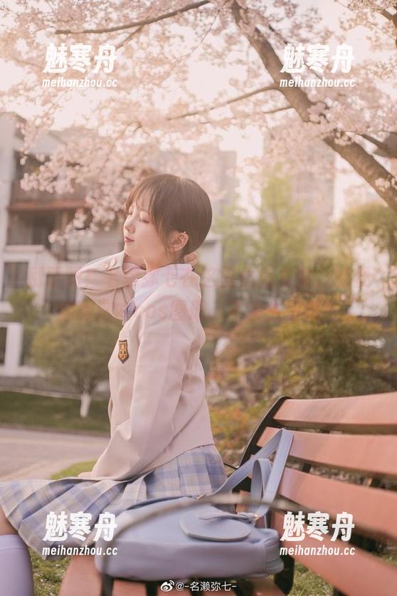名赖弥七 别眨眼!名赖弥七在这里化身龙女,随便翻翻这本cos图册,不会失望哦!