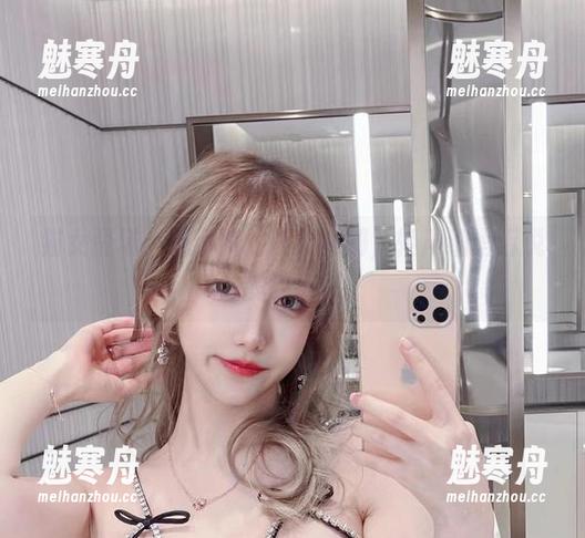 猫女登场：啾小妍的夜色图册，轻声细语诉说的故事！