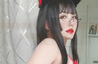 夏鸽鸽不想起床最新图集：生与死的瞬间，惠乃果泳装自拍，仿佛海浪在耳边轻轻呢喃。