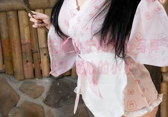 先来看原图，失眠小宁的白丝写真，果然是个让人捉心的小妞！
