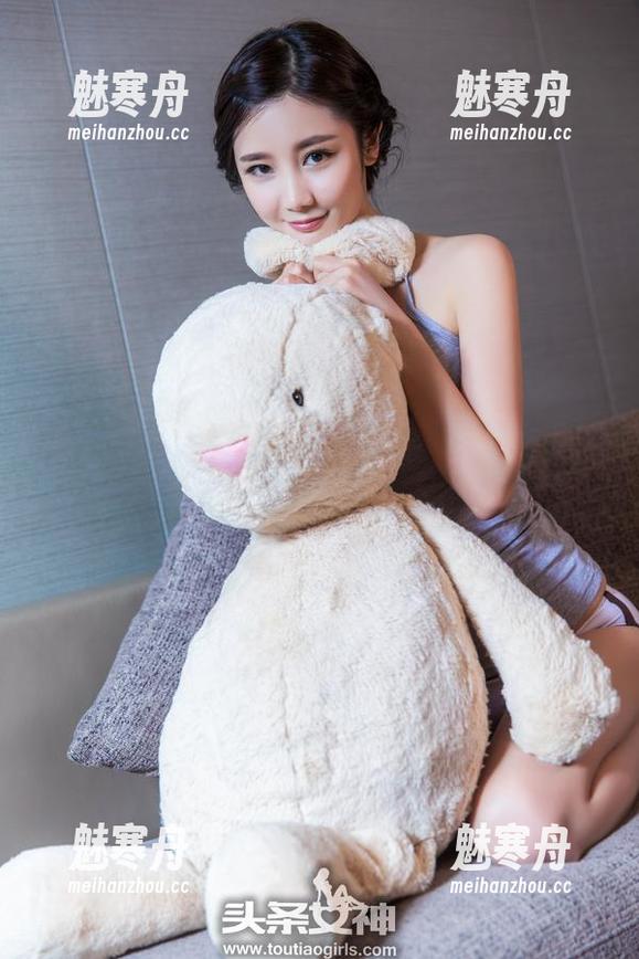 头条女神 - 王竹的羞涩瞬间：少妇薄纱内衣高清写真集大公开！