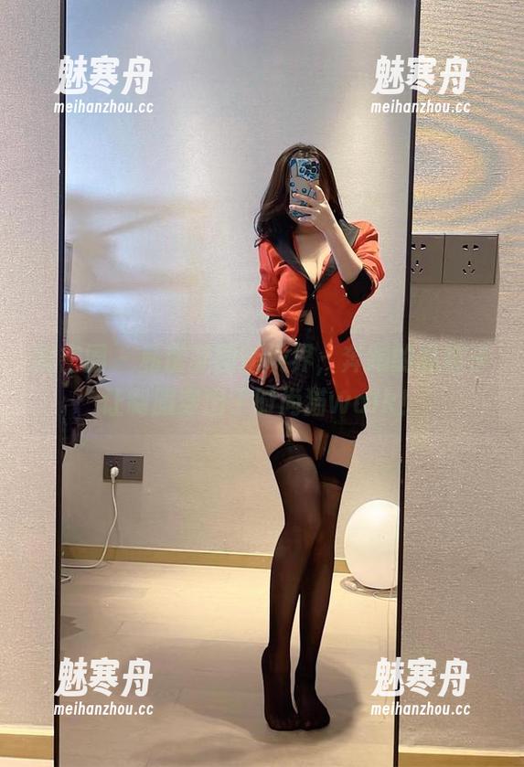 奔跑的晶骡子 微密圈 - 私房美图新境界,奔跑的晶骡子让制服穿出了时尚猫walk!