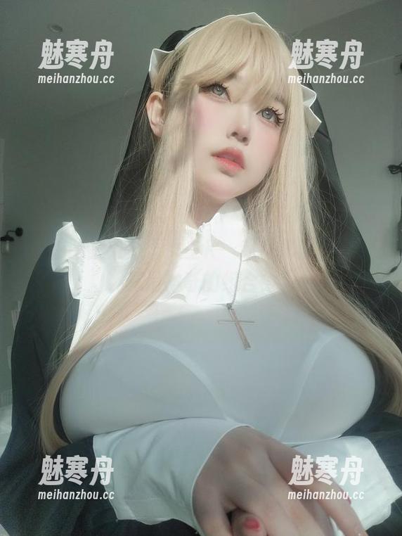 私拍图集：跟着女主K一起探秘黑双子，真是神奇的组合！