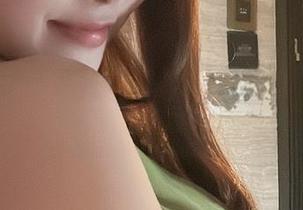 微密圈 - 奶雯的红色漏背裙，精选写真集：这美丽我只能说，太会了。