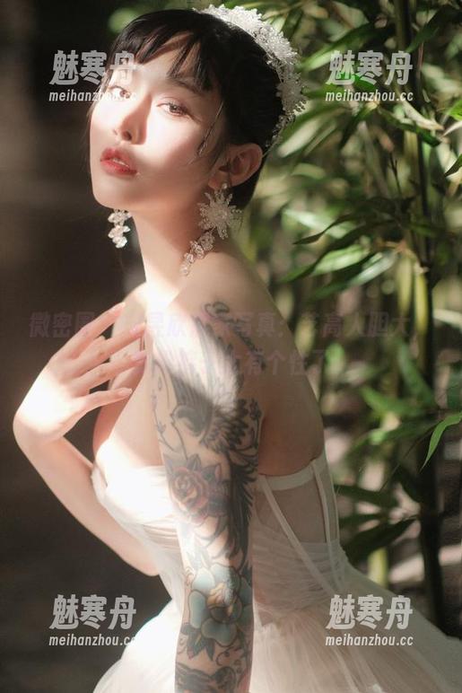 宋昱欣 微密圈 - 宋昱欣居家写真:艺高人胆大,宽松裤子太有个性了