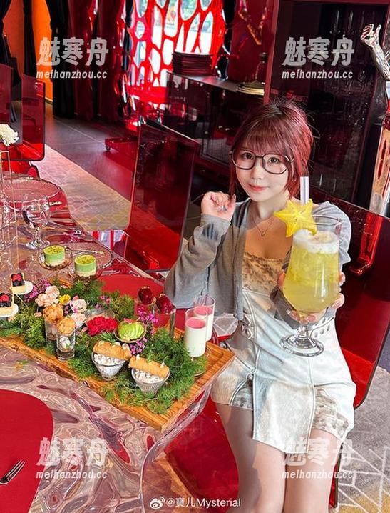 当宝儿mysterial遇上自拍：跳跃的小心脏与灿烂的写真光辉