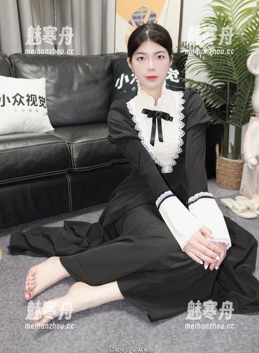 小众视觉 - 灵灵照片里的美腿：每一张都像在无声诉说