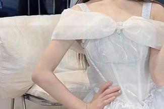 微密圈 - 小萌子的高铁写真，原图捕捉那份“我在路上”的自由与无畏。