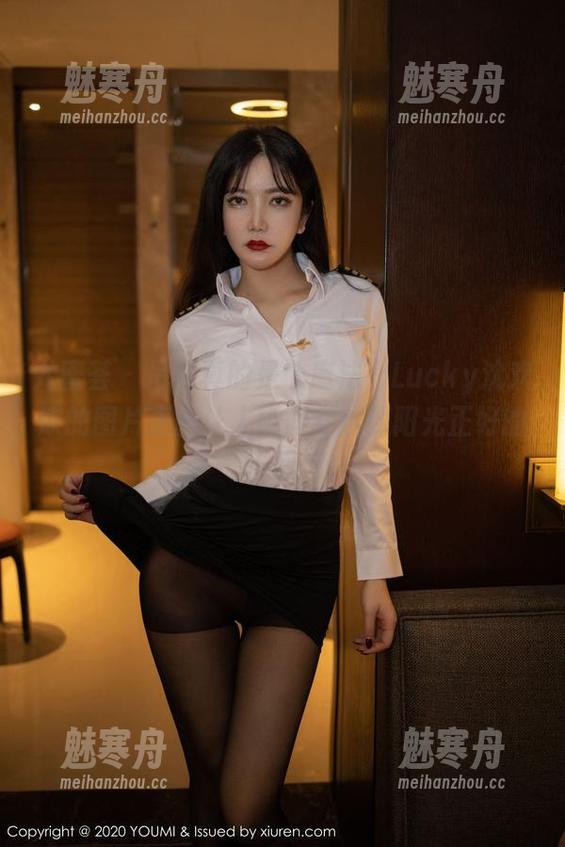 尤蜜荟-Lucky沈欢欣 尤蜜荟 - 吊带真的是个魔法,Lucky沈欢欣的图片更新让人瞬间穿越到阳光正好的午后。