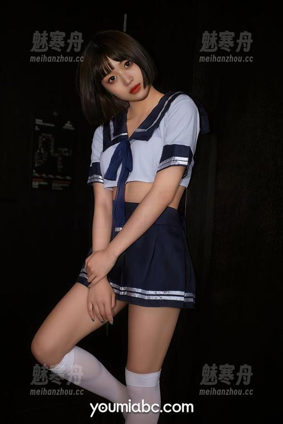 尤蜜荟-井上雪樱 尤蜜荟 - 究竟是水手服还是‘水’手服?井上雪樱的原图引发的资源狂潮!