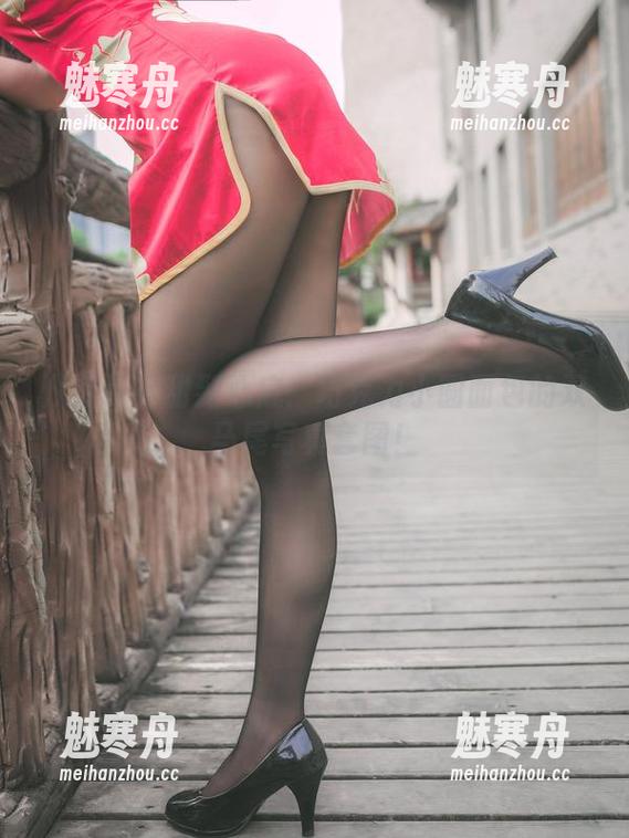 巧克力小圆面包 从评论区甜到心底:巧克力小圆面包的双马尾写真套图!